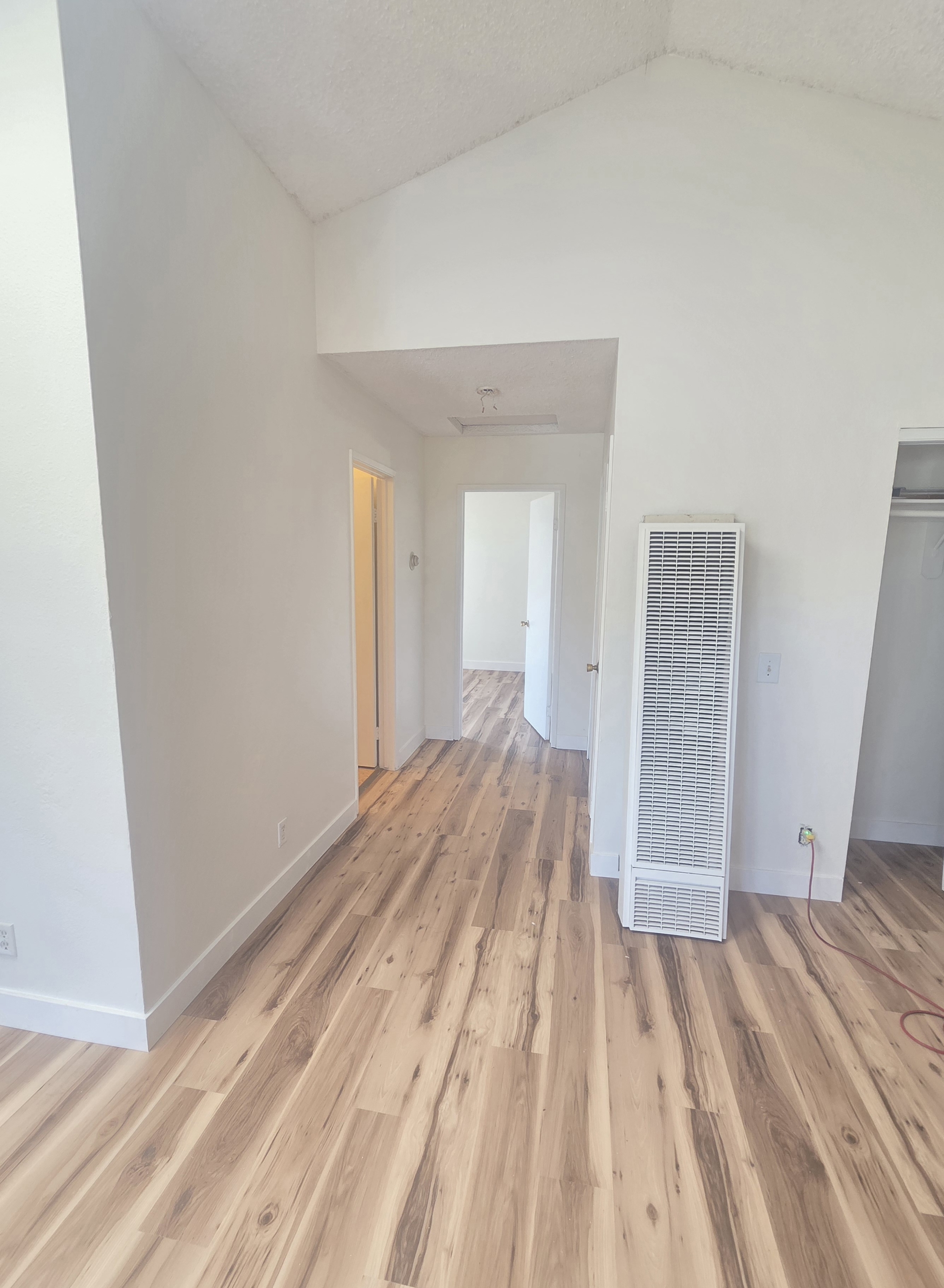 714 N Clementine - E